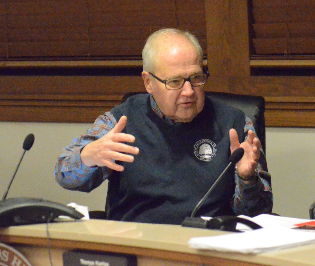Palos Heights Mayor Bob Straz thanks residents from his community for getting through the toughest times of the pandemic at Tuesday’s meeting. (Photo by Jeff Vorva)