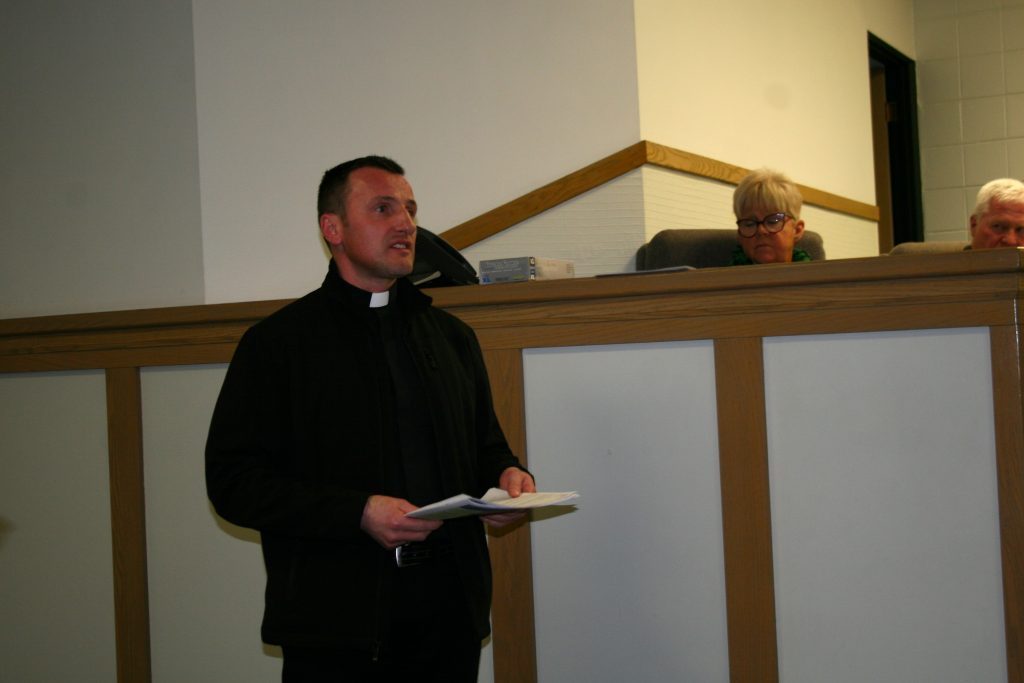 The Rev. Benedykt Pazdan, pastor of St. Bernadette Parish, thanks everyone for their support for Ukrainian refugees at the Evergreen Park Village Board meeting on Monday night. (File photo)