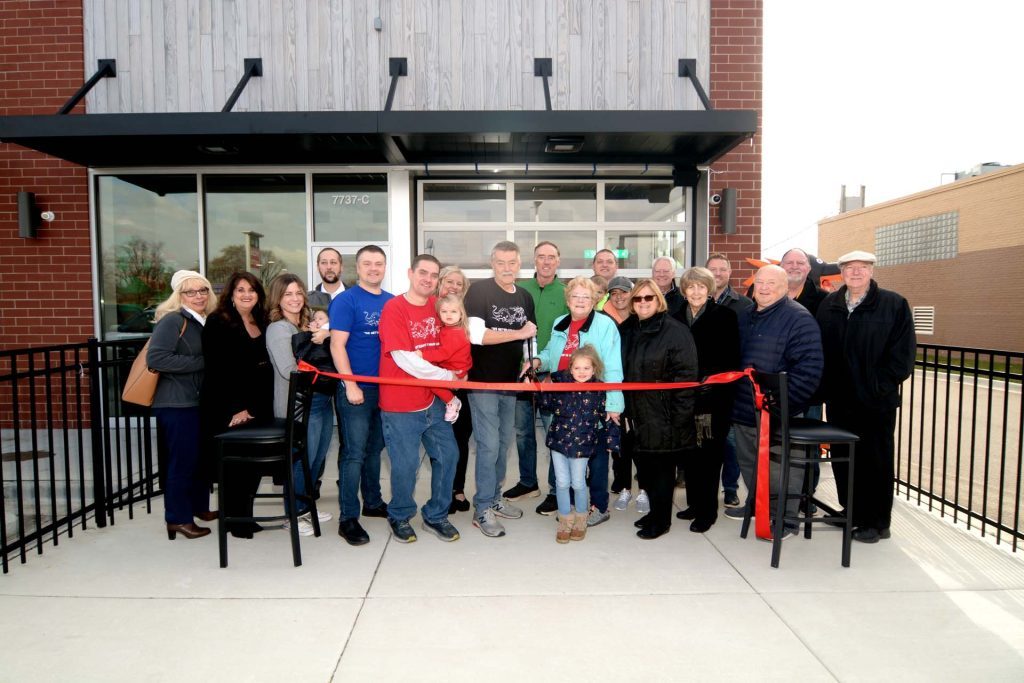 Rich Jensen cuts the ribbon on November 17 at the new location for Pizza Castle. (Photos by Don Pointer)