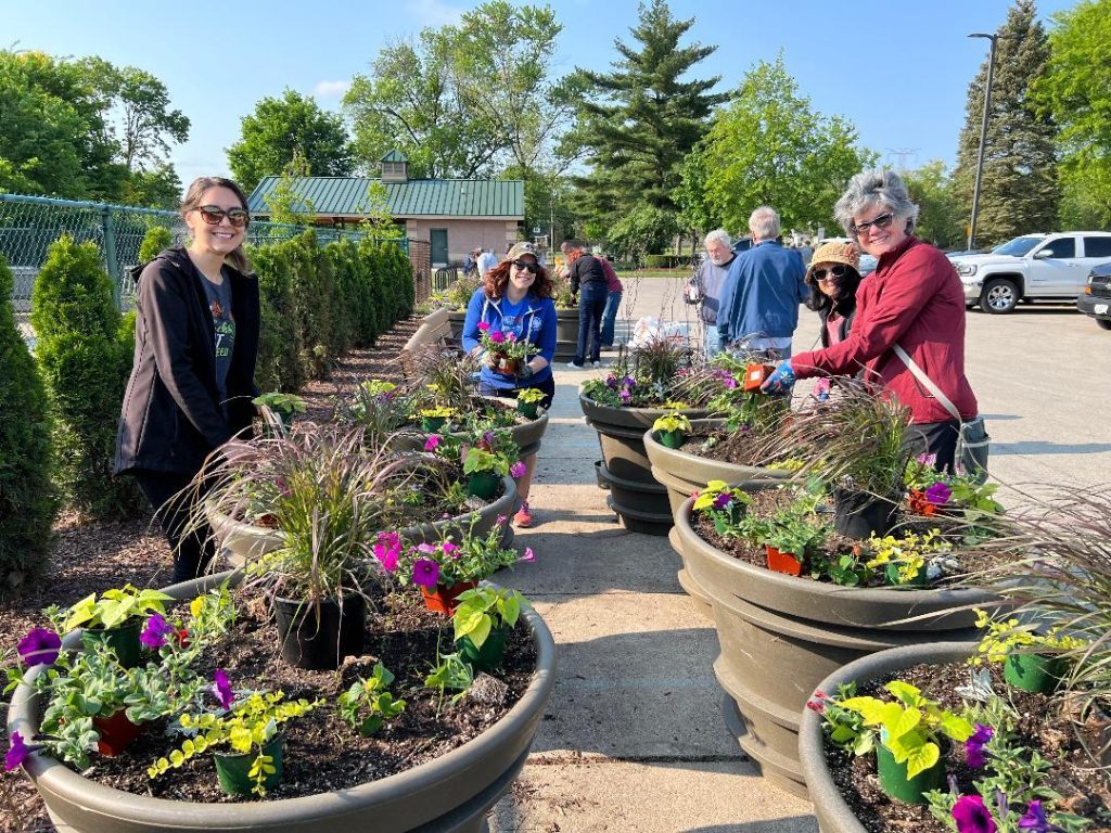 The Palos Heights Beautification Committee hosted an Adopt-A-Pot flower planting day on May 20 in the parking lot of the Palos Heights Swimming Pool, 7607 W. College Drive. (Photos by Denise Hyker)