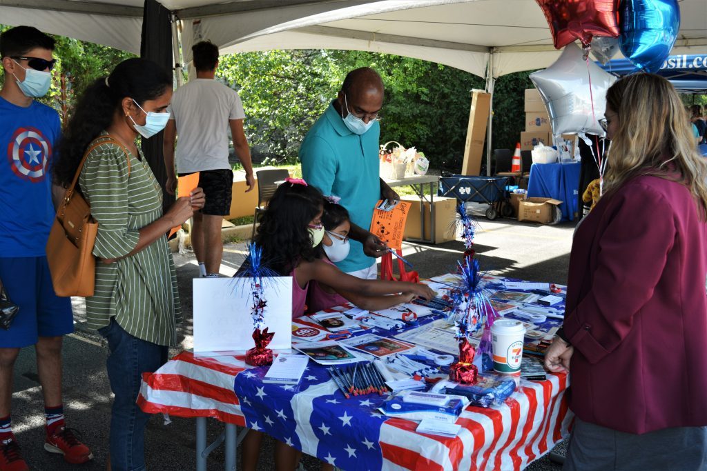A family meeting with vendors at a previous Orland Township Back to School Health Fair. (Photo by Alexandria Shipyor)