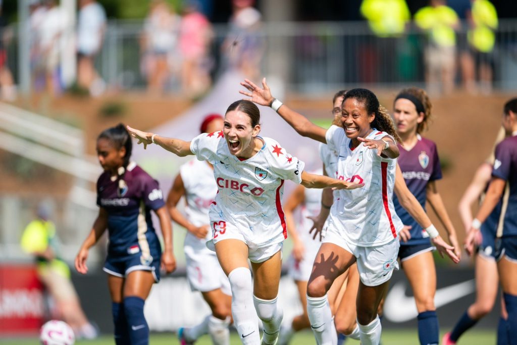 Orland Park native Tatumn Milazzo and her teammates celebrate her goal on Aug. 27 at North Carolina. IMAGN photo
